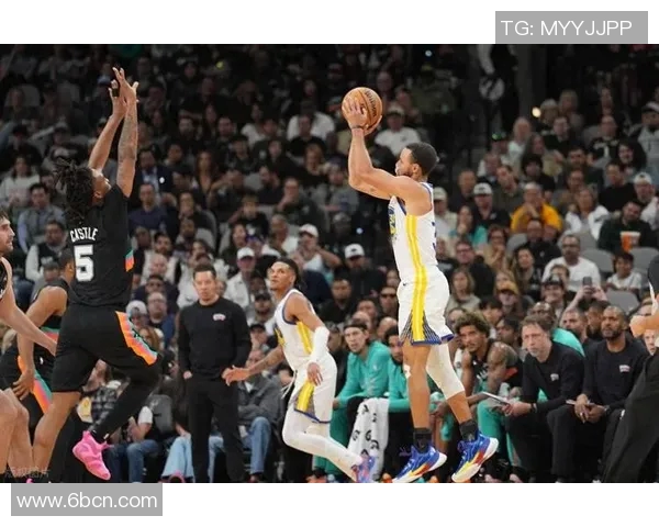 勇士与猛龙激战12月13日NBA赛场精彩对决引发球迷热议 勇士与猛龙激战12月13日NBA赛场精彩对决引发球迷热议